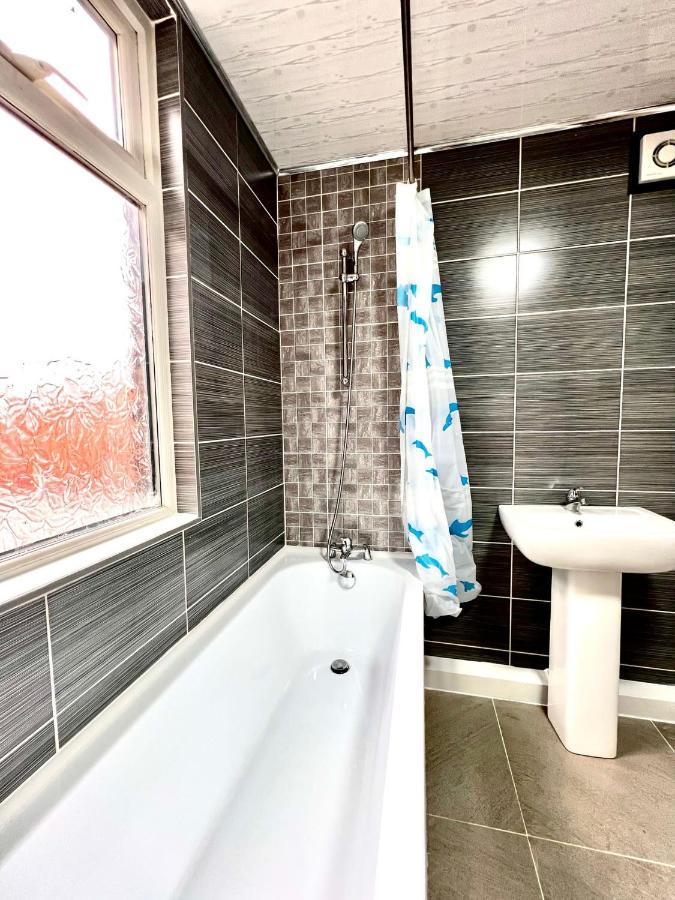 Ferienwohnung Relax Dotcom Manchester Exterior foto